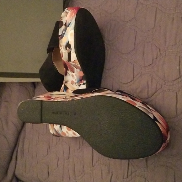 Sandal - Picture 5 of 5